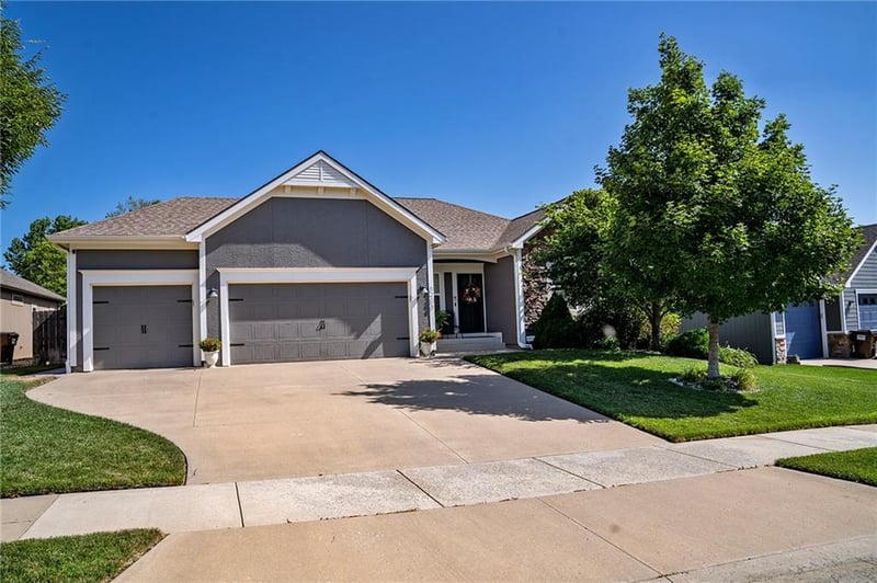 6208 Crystal Ln, Lawrence, KS 66049