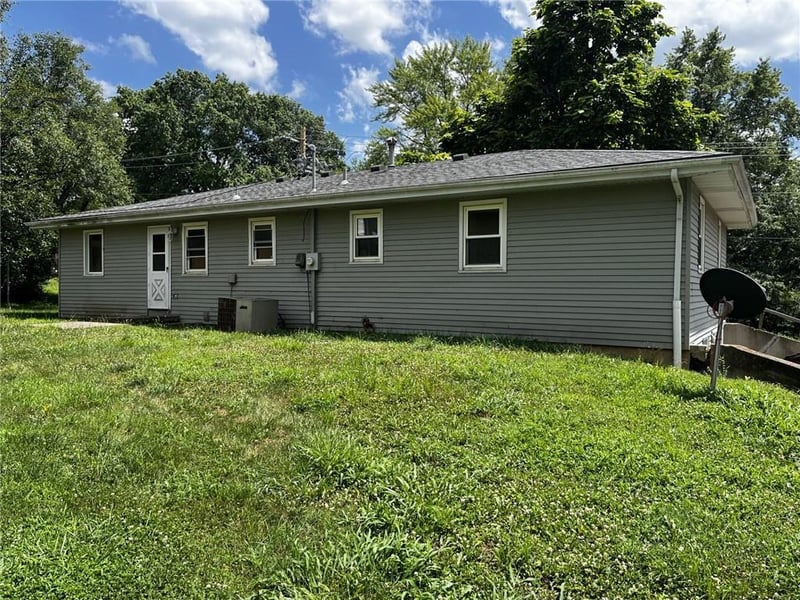 1204 Wornall Rd, Excelsior Springs, MO 64024