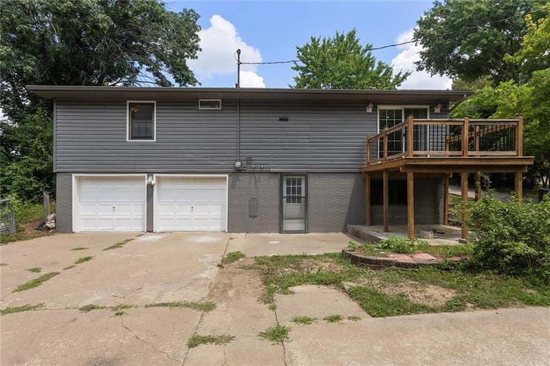 913 Roncelli Rd, Lexington, MO 64067
