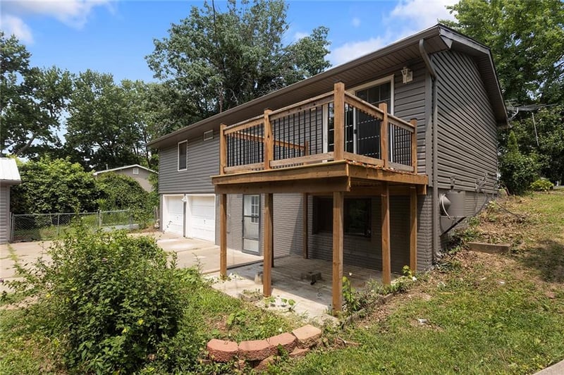 913 Roncelli Rd, Lexington, MO 64067
