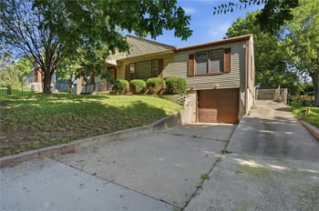 3914 Sunrise Dr, Kansas City, MO 64123