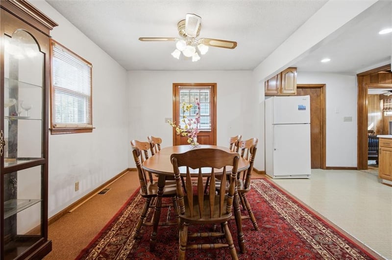 3914 Sunrise Dr, Kansas City, MO 64123