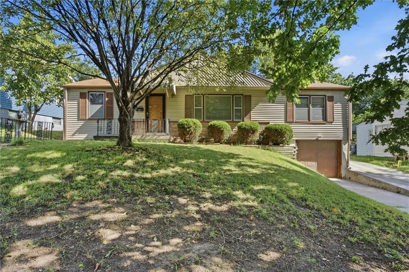 3914 Sunrise Dr, Kansas City, MO 64123