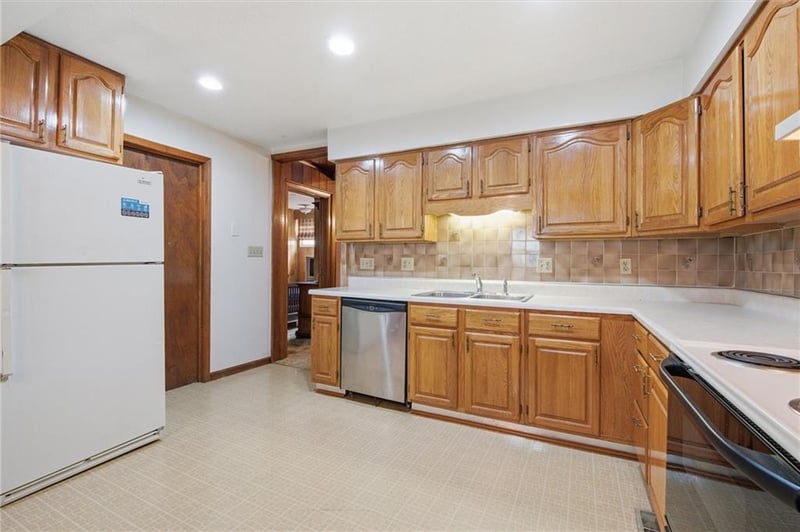 3914 Sunrise Dr, Kansas City, MO 64123