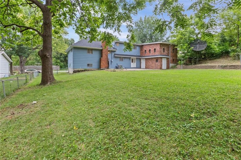 213 Briar Ln, Kansas City, MO 64119