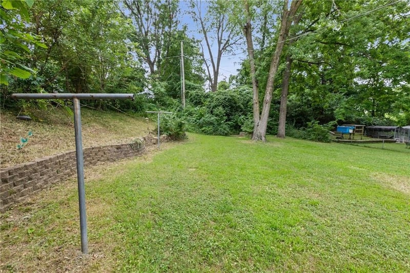 213 Briar Ln, Kansas City, MO 64119