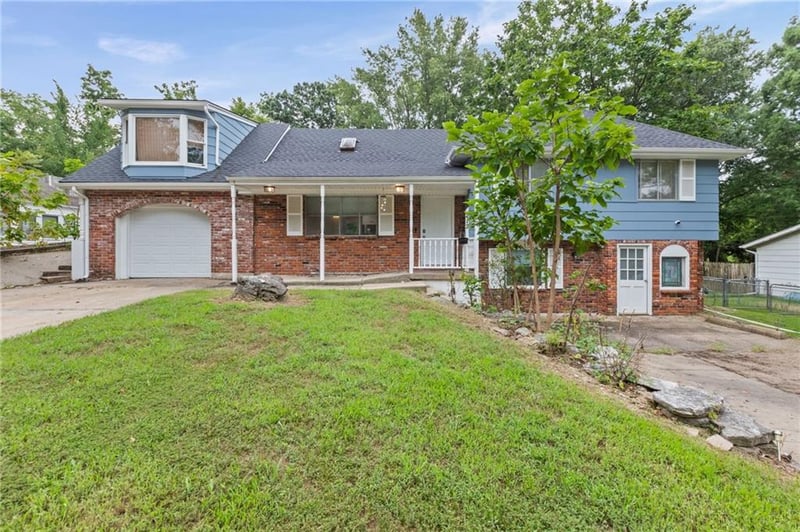 213 Briar Ln, Kansas City, MO 64119