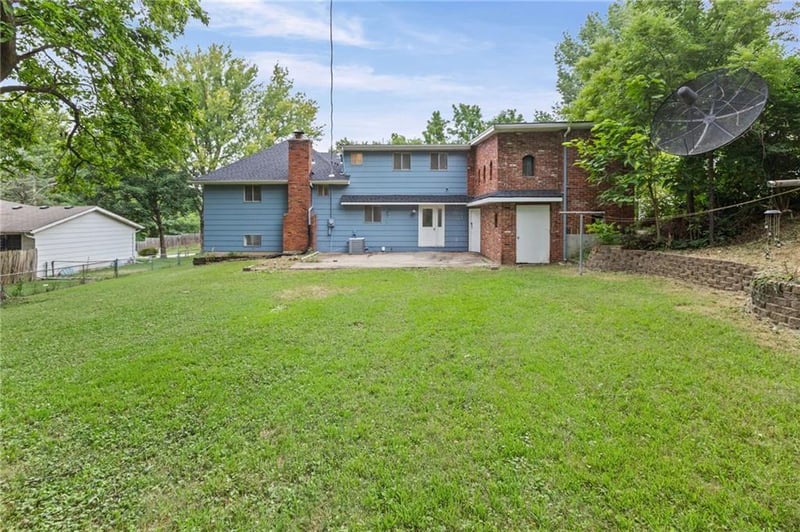 213 Briar Ln, Kansas City, MO 64119