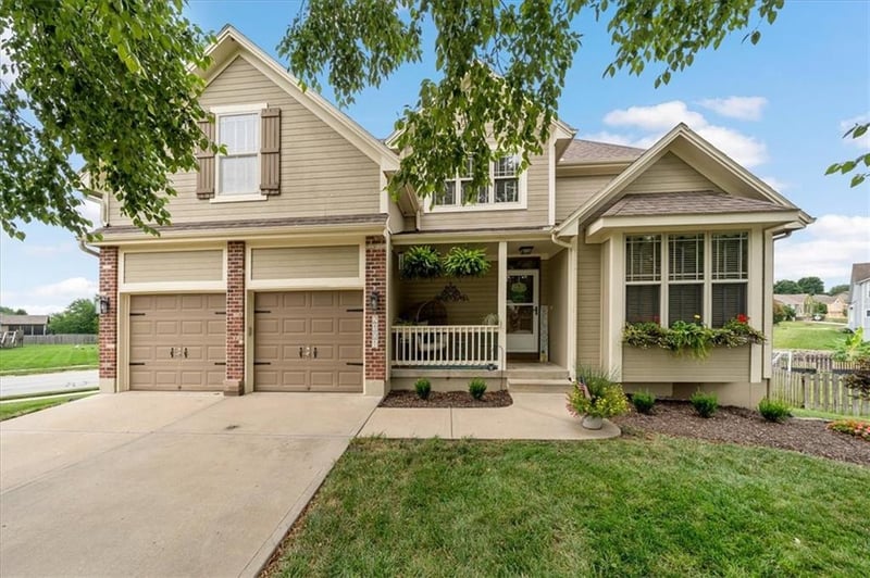2101 Roberts Ct, Lee's Summit, MO 64082