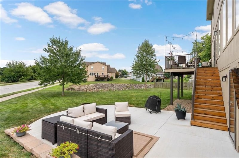 2101 Roberts Ct, Lee's Summit, MO 64082