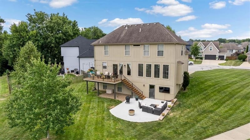 2101 Roberts Ct, Lee's Summit, MO 64082