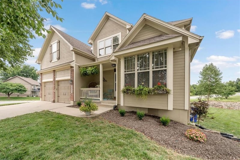 2101 SW Roberts Ct, Lee's Summit, MO 64082