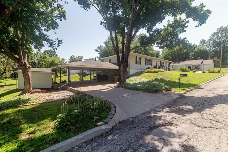 630 Green St, Atchison, KS 66002