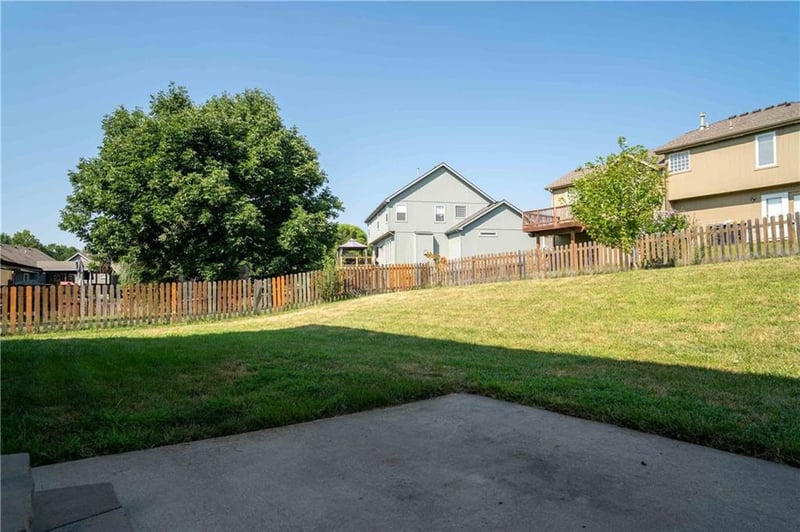 10760 Laurel Ave, Kansas City, MO 64157