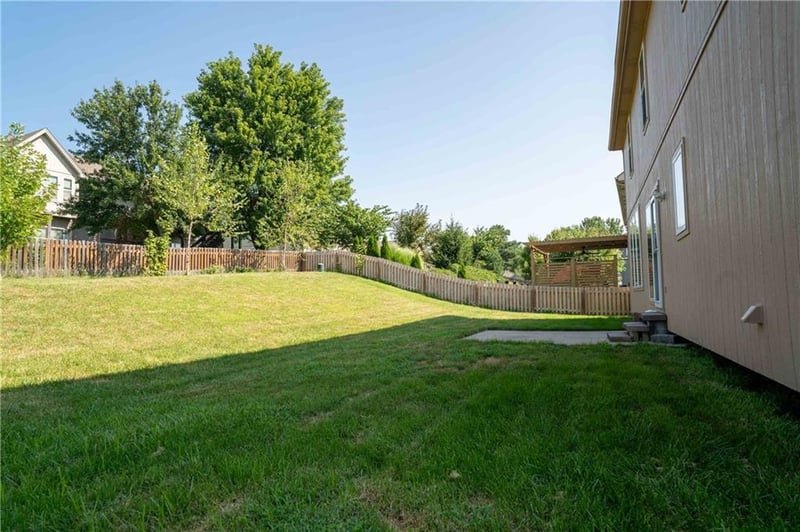 10760 Laurel Ave, Kansas City, MO 64157