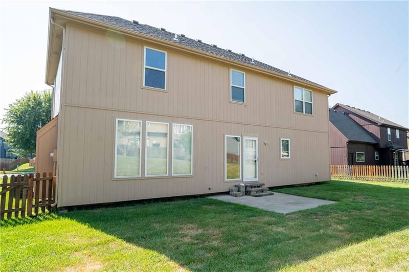 10760 Laurel Ave, Kansas City, MO 64157