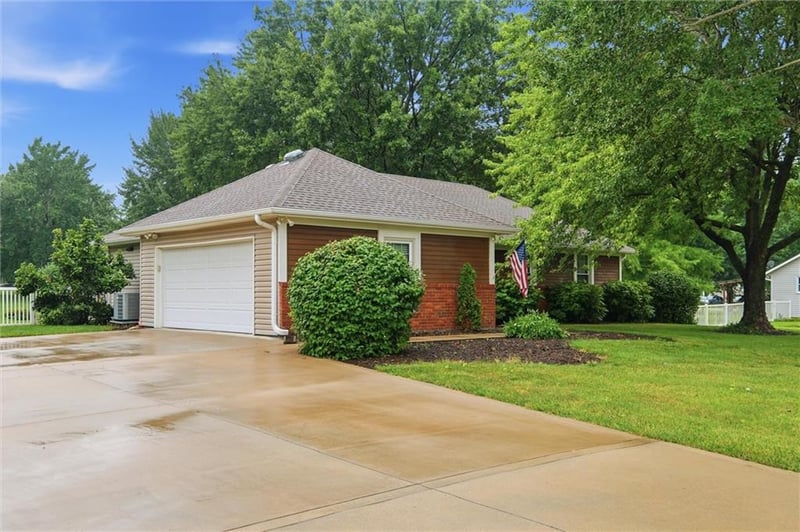 5625 201 St, Stilwell, KS 66085