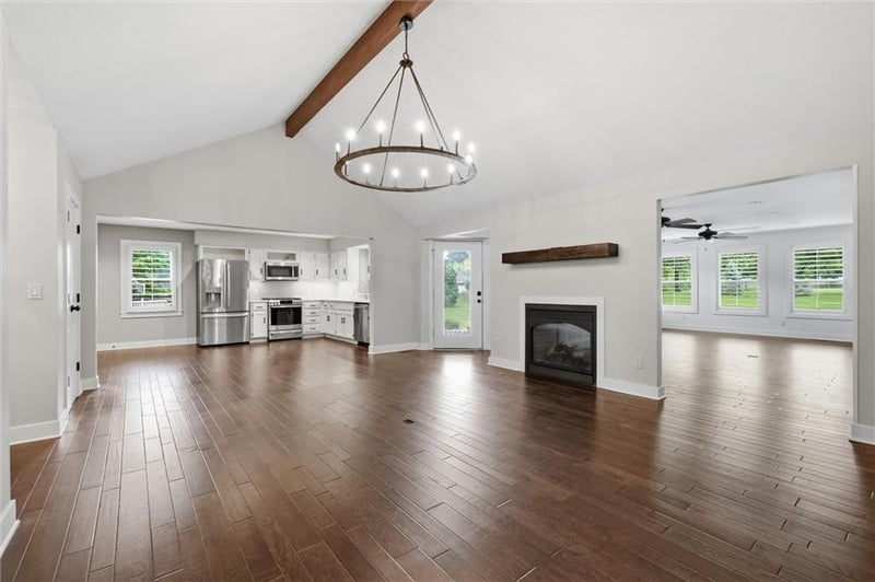 5625 201 St, Stilwell, KS 66085
