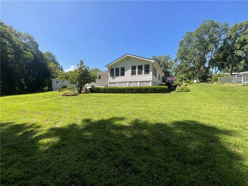 31 Country Club Ter, Lexington, MO 64067