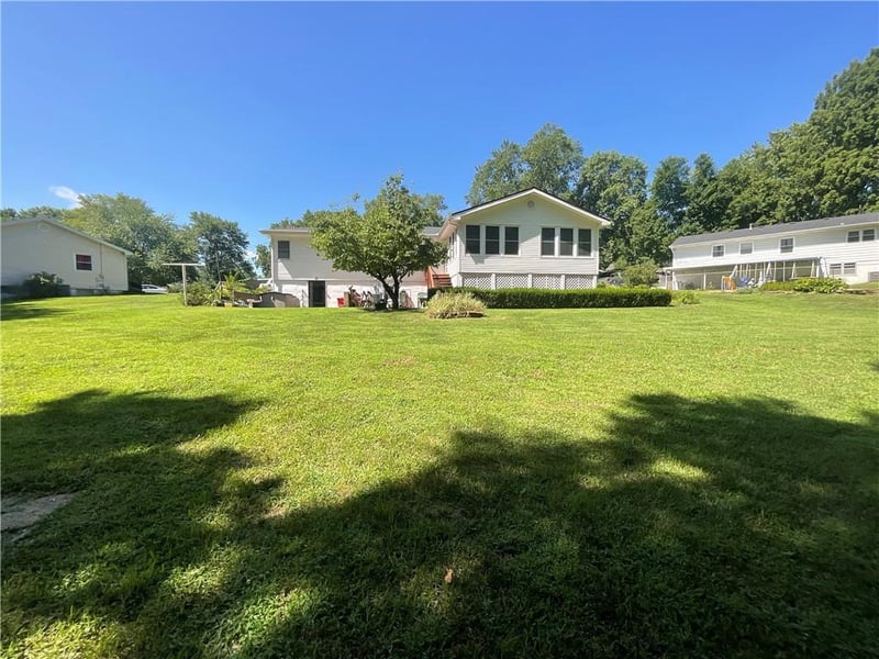 31 Country Club Ter, Lexington, MO 64067