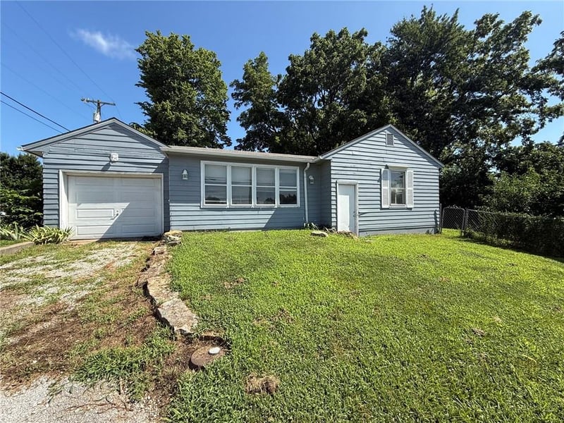 1300 State Route 7 Hw, Pleasant Hill, MO 64080