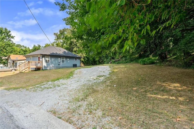 1318 Clinton St, Lexington, MO 64067