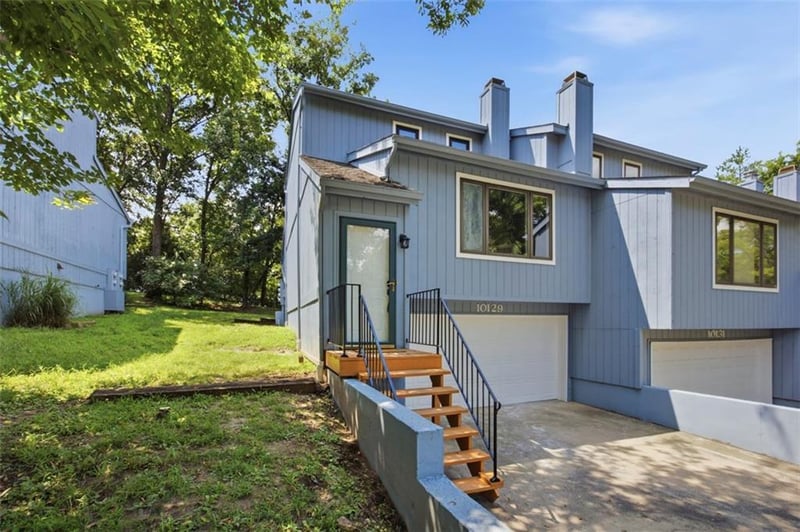 10129 Steele Rd, Edwardsville, KS 66111