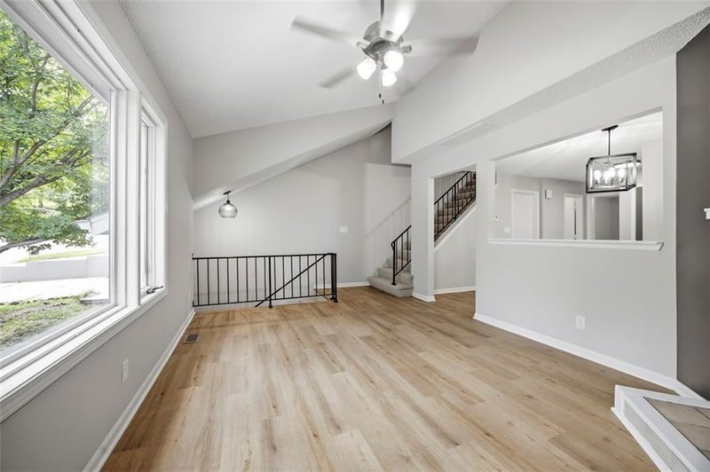 10129 Steele Rd, Edwardsville, KS 66111