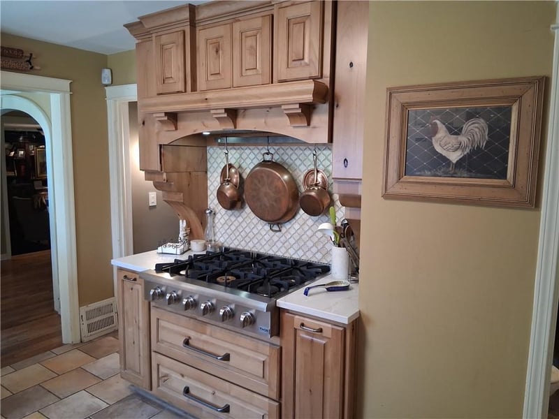 6827 El Monte St, Prairie Village, KS 66208