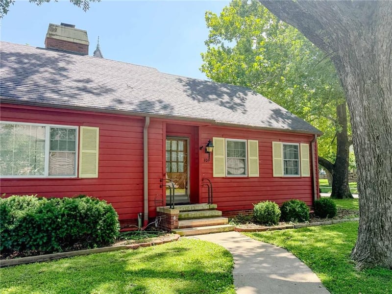 401 Broadway St, Iola, KS 66749