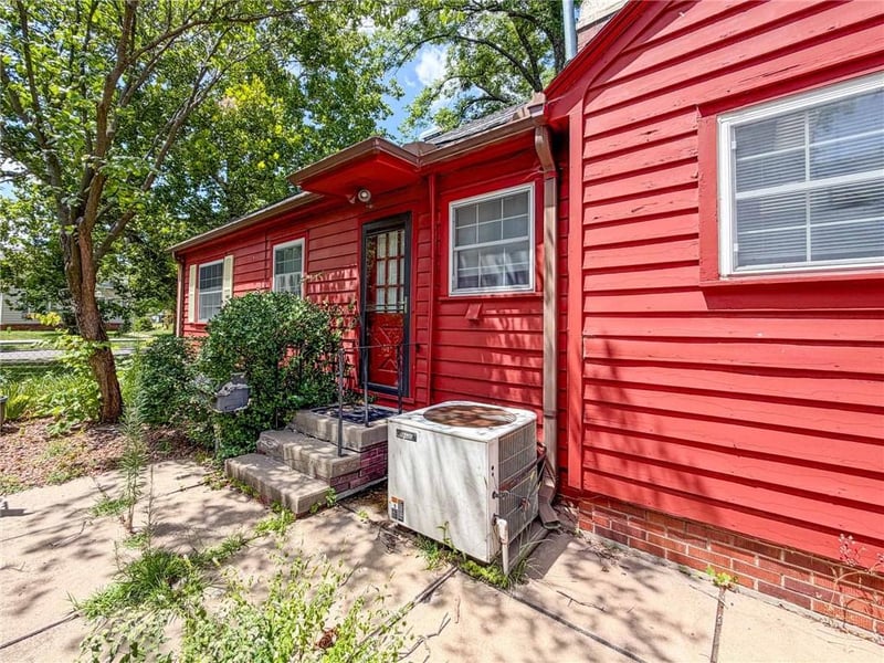 401 Broadway St, Iola, KS 66749