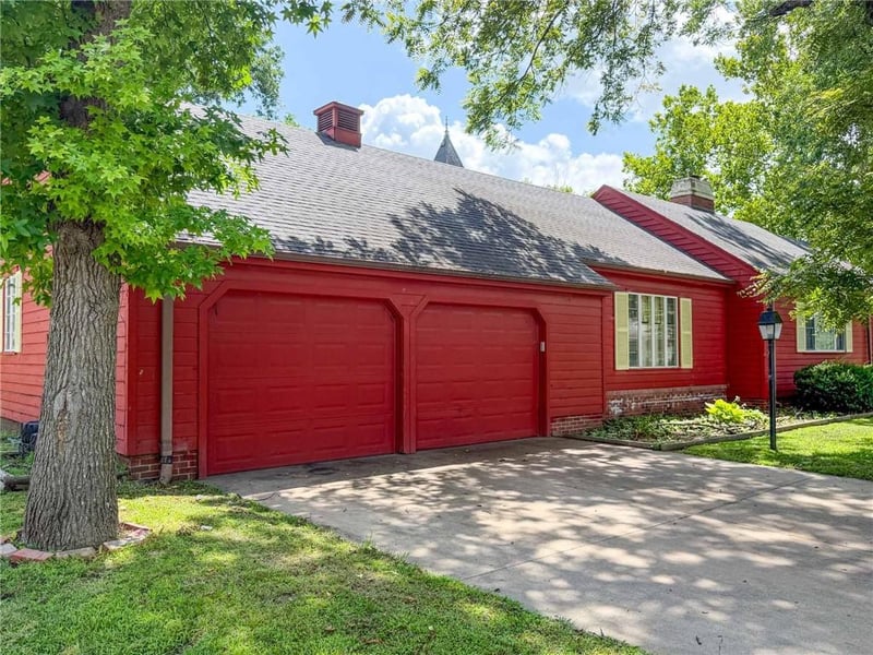 401 E Broadway St, Iola, KS 66749