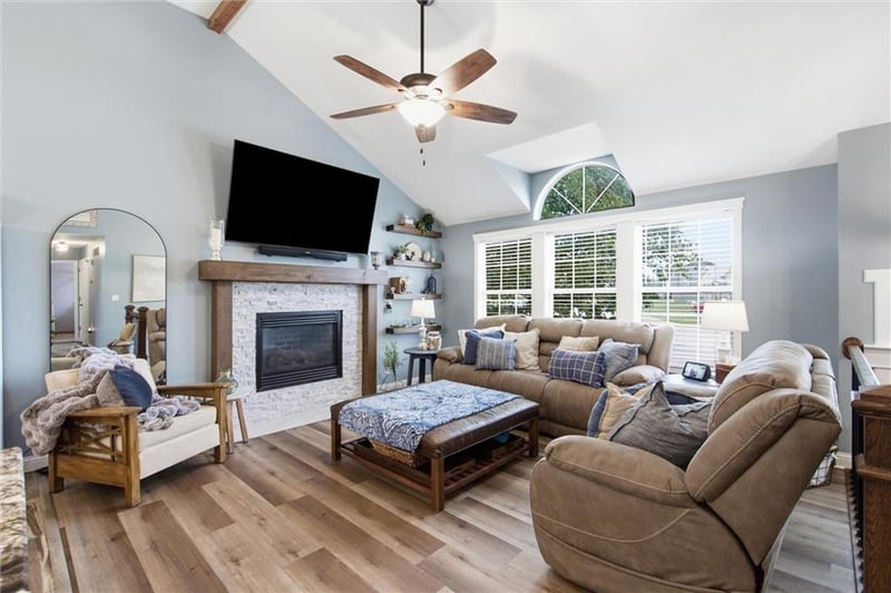 1400 Aspen Dr, Greenwood, MO 64034
