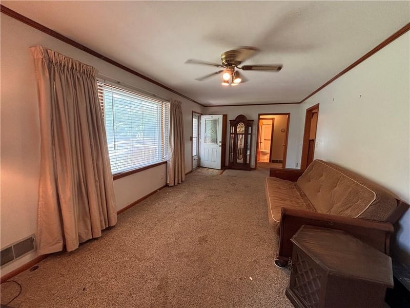10720 43rd St, Kansas City, MO 64133