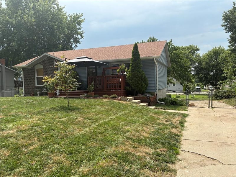 130 80th Ter, Kansas City, KS 66111