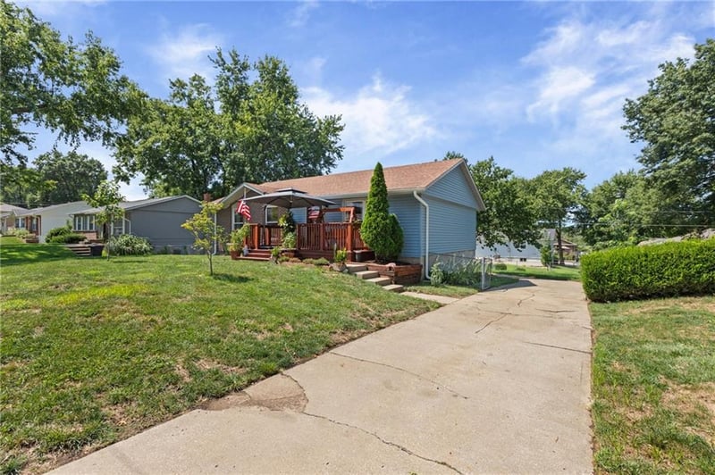 130 N 80th Ter, Kansas City, KS 66111