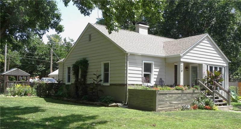 118 Walnut St, Rich Hill, MO 64779
