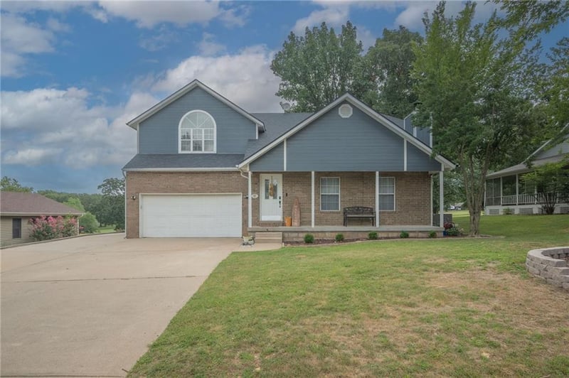 212 Lakeview Ln, Carl Junction, MO 64834