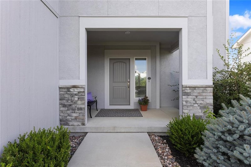8492 Valley Spring Dr, De Soto, KS 66018