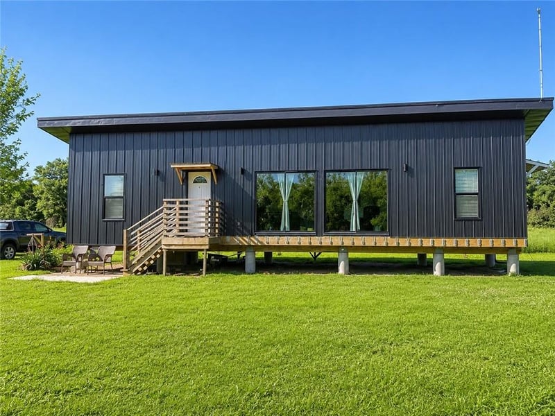 977 972nd St, Lawrence, KS 66047