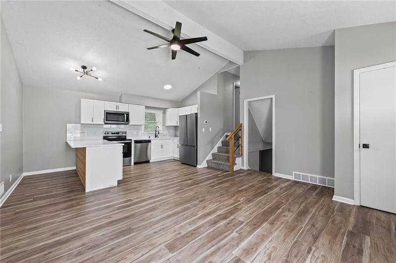6208 Antioch Rd, Gladstone, MO 64119