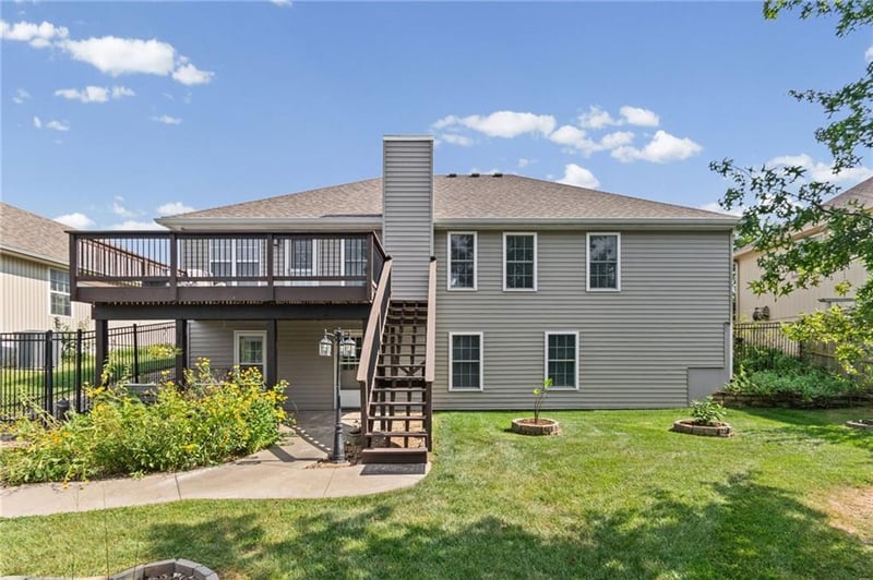 1911 Country Ridge Dr, Warrensburg, MO 64093