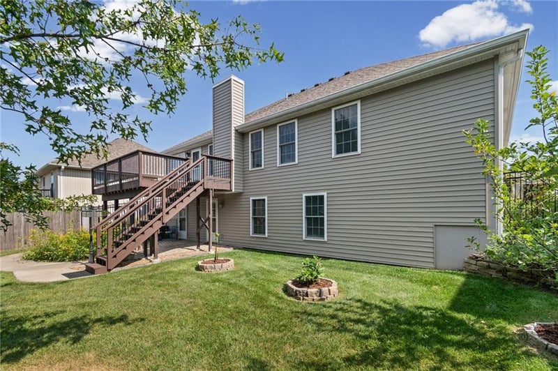 1911 Country Ridge Dr, Warrensburg, MO 64093