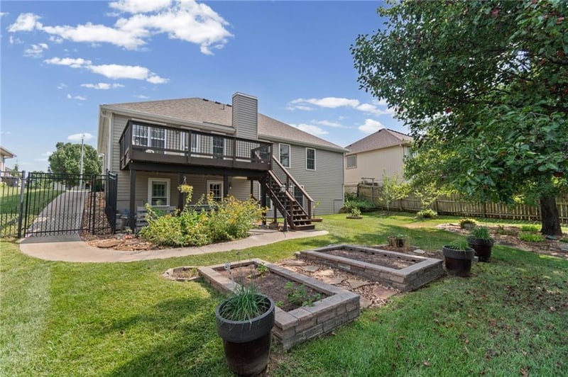 1911 Country Ridge Dr, Warrensburg, MO 64093