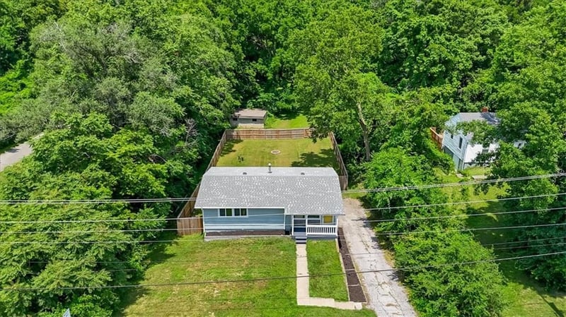 708 Nickell Ave, Independence, MO 64050
