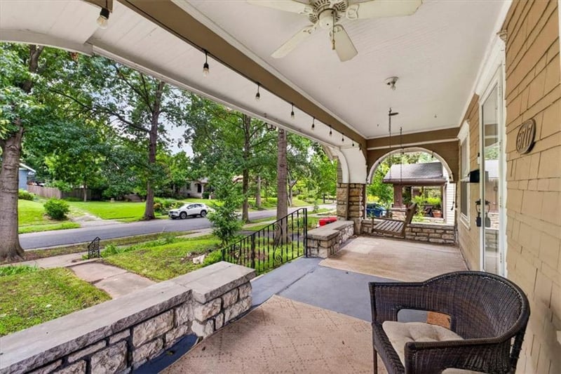 5717 Holmes St, Kansas City, MO 64110