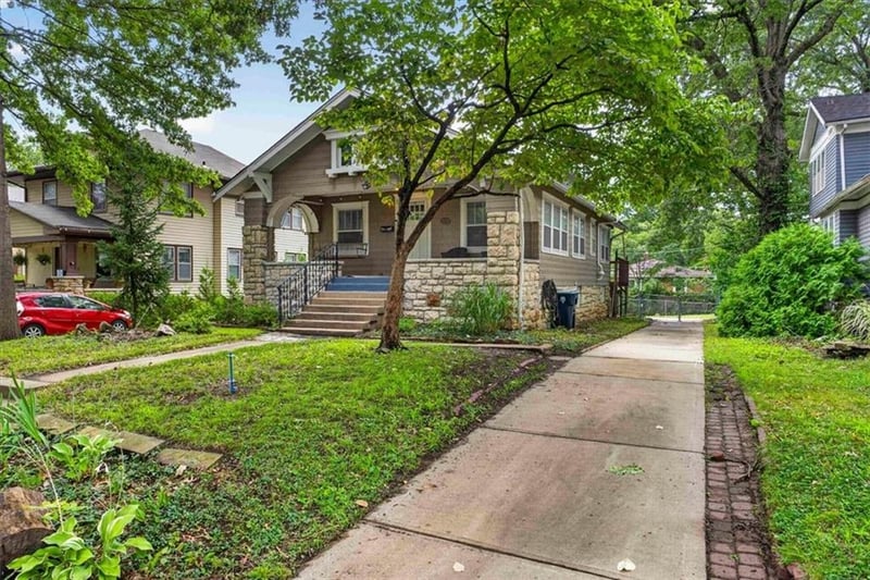 5717 Holmes St, Kansas City, MO 64110