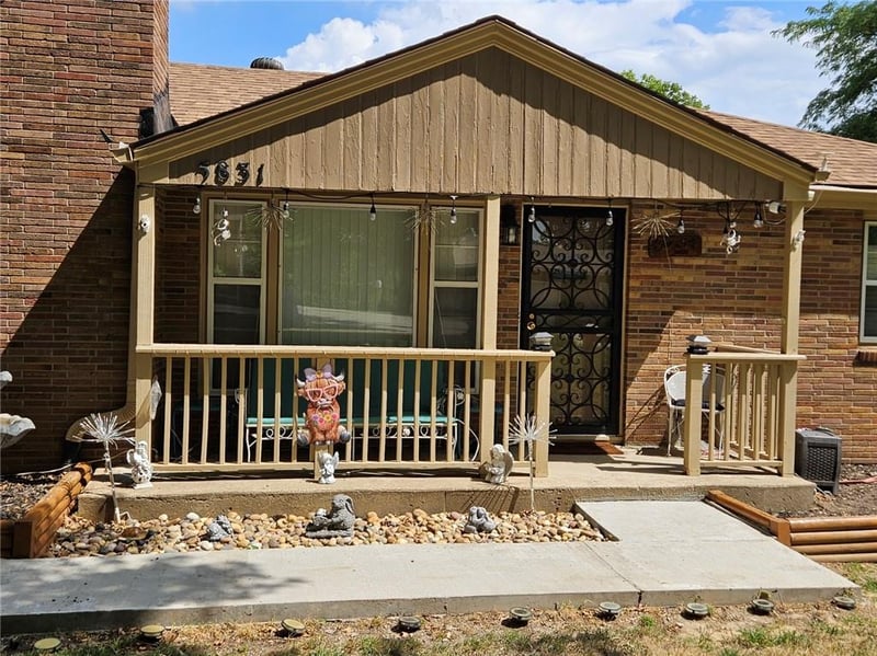 5831 Ava Ave, Kansas City, MO 64151