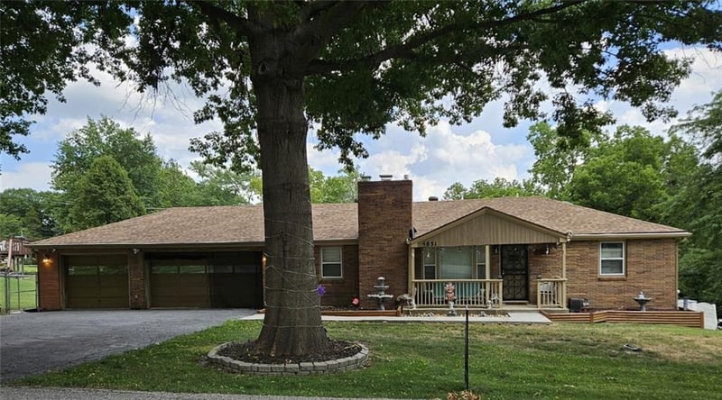 5831 Ava Ave, Kansas City, MO 64151