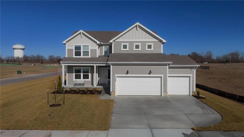 312 Amara Dr, Blue Springs, MO 64064